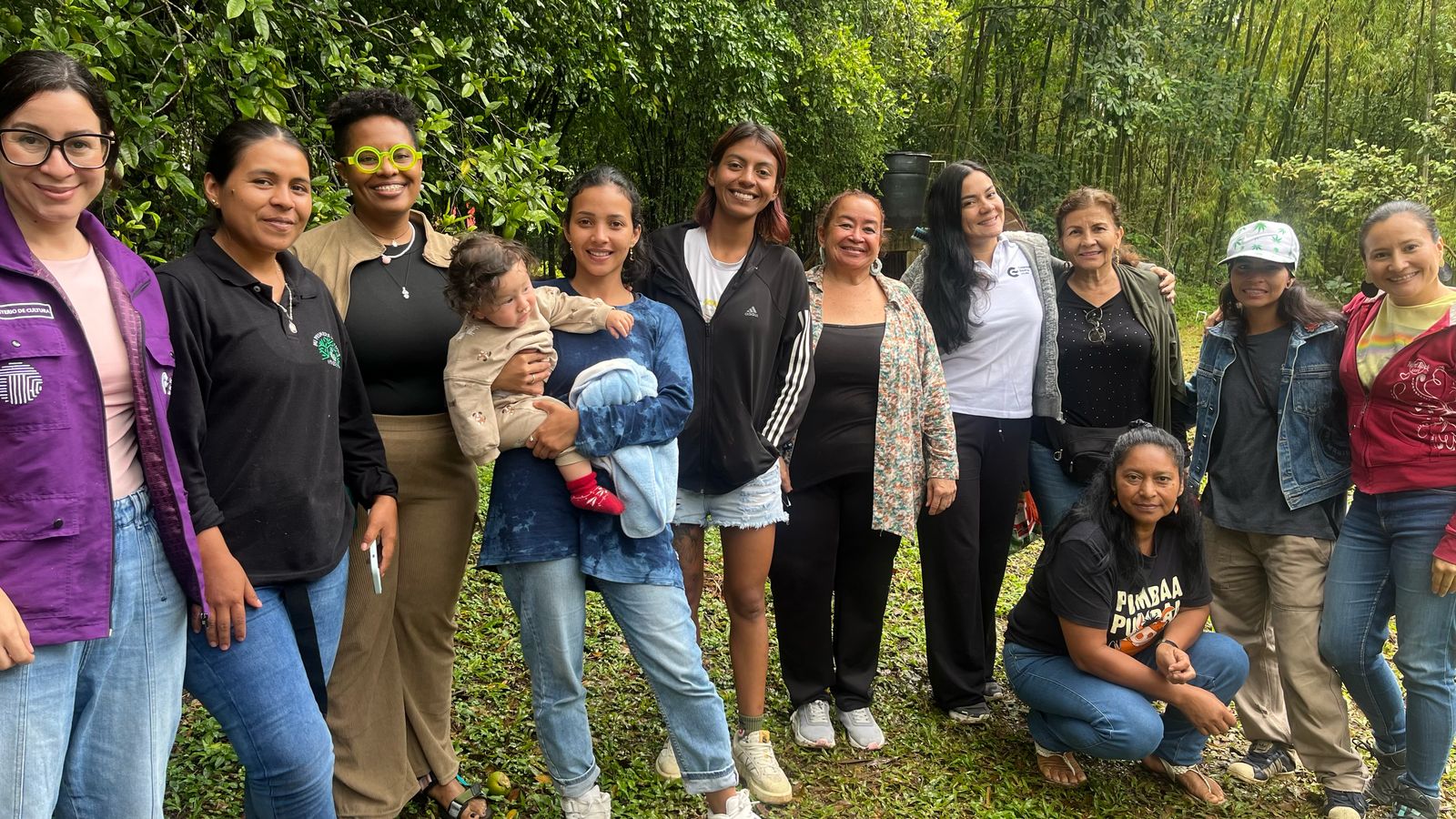 Encuentro de artesanas y participantes de actividades culturales